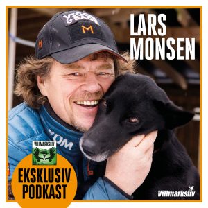 Lars Monsen og en av hundene. Nærbilde. I episoden snakker Monsen om turen Norge på langs.