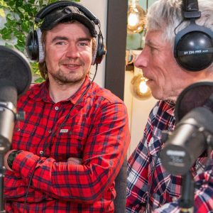 Jens Kvernmo og Dag Kjelsaas i studio med Podkasten Villmarksliv.
